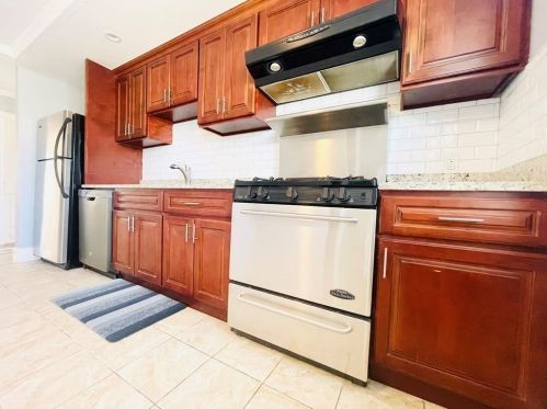 80 Central Ave, Newton MA 02460-1714 exterior