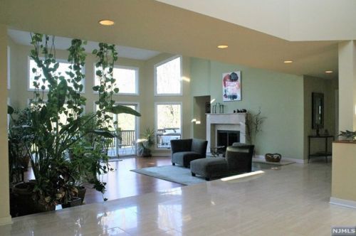 209 Wilson Dr, Cresskill NJ  07626-1711 exterior