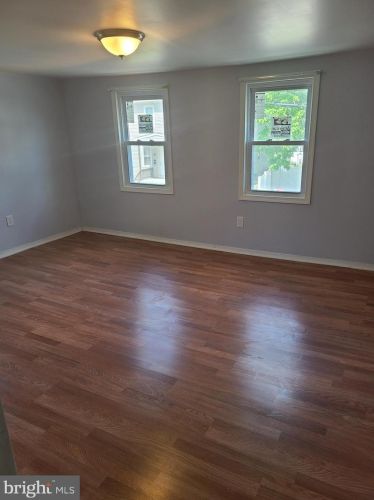 75 Barber Ave, West Deptford NJ 08096-2832 exterior