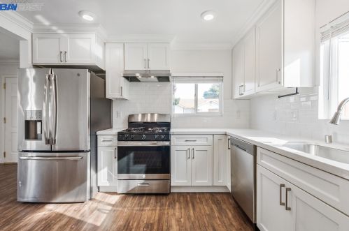 13095 Neptune Dr, San Leandro CA  94577-3130 exterior