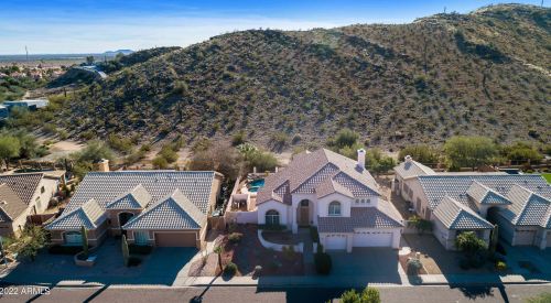 2737 Amberwood Dr, Phoenix, AZ 85045-4209