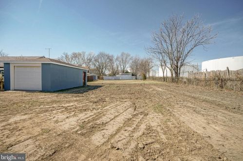 326 Billingsport Rd, West Deptford NJ 08066-2238 exterior