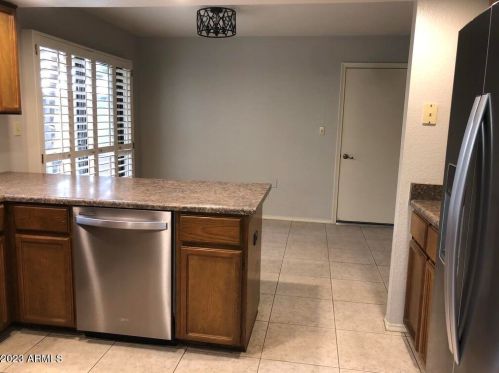 22 Butler Dr, Phoenix AZ 85051-4741 exterior