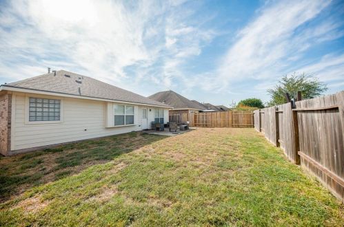 9006 Bonbrook Bnd Ln, Richmond TX 77469-4730 exterior