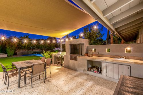 6849 2nd St, Phoenix AZ  85012-1005 exterior