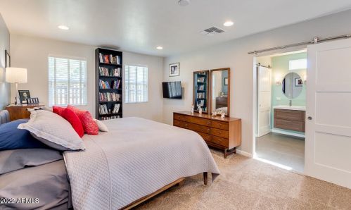 2145 Clarendon Ave, Phoenix AZ 85031-3142 exterior