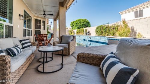 14015 33rd St, Phoenix AZ  85044-8715 exterior