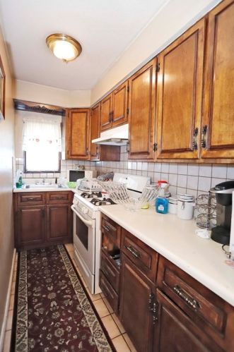 10 Viall St, New Bedford MA 02744-2505 exterior