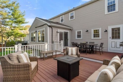 108 Candia St, Weymouth MA  02189-1004 exterior