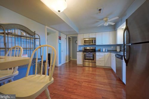 239 Hampshire Dr, West Deptford NJ 08096-4206 exterior