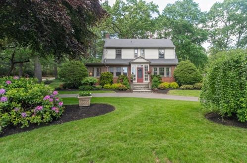 93 South St, Needham MA  02492-2704 exterior