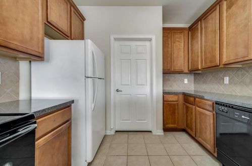 7216 Mediterranean Dr, Plano TX 75093-2137 exterior