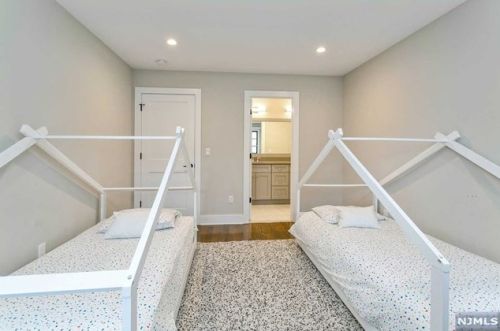 158 Magnolia Ave, Tenafly NJ  07670-1828 exterior