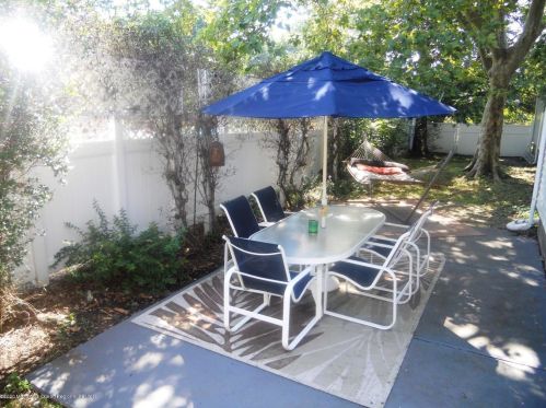 221 Queens Dr, Little Silver NJ 07739-1630 exterior