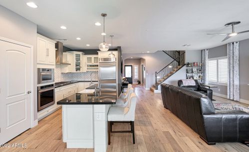 1665 Blaylock Dr, Phoenix AZ 85085-6324 exterior