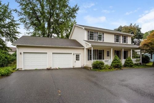 216 Meadow St, Agawam, MA 01001-2212