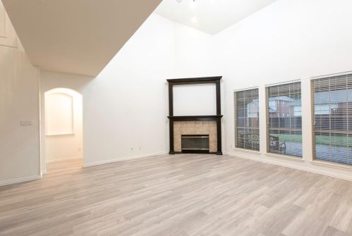 2924 Oak Tree Dr, Plano TX  75025-5076 exterior