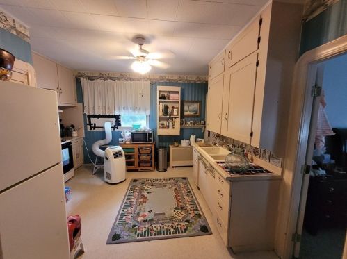 580 Weetamoe St, Fall River MA 02720-5643 exterior