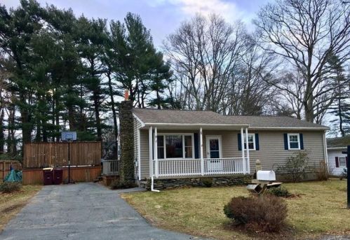 8 Earl St, New Bedford, MA 02743-1924