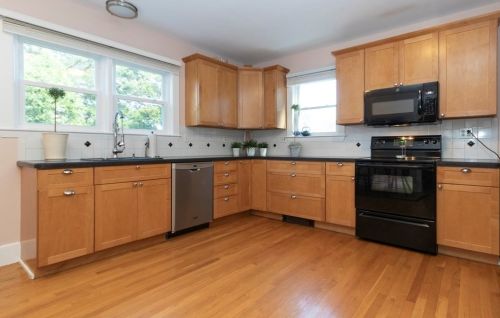 24 Blanchard Rd, Weymouth MA 02190-2840 exterior