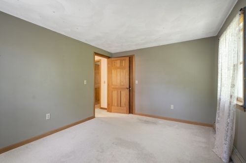 2 Jonathan Rd, Burlington MA 01803-1414 exterior