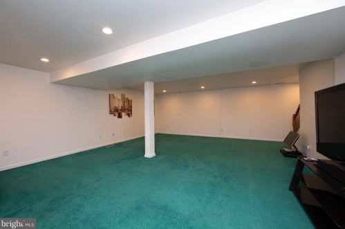 36 Hackemore St, Burlington NJ 08016-3056 exterior