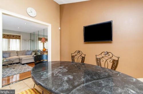 422 Meadowcroft Rd, West Deptford NJ 08096-4007 exterior