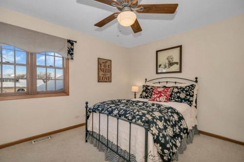 14 Meagan Ln, Lemont IL 60439-4496 exterior