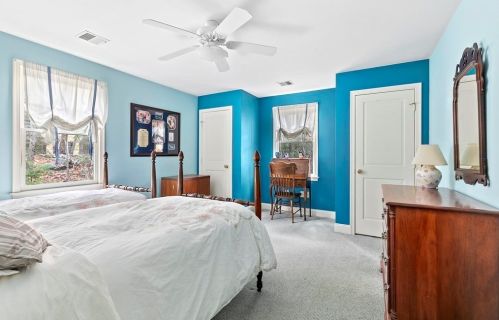 59 Crestview Rd, Milton MA 02186-3648 exterior