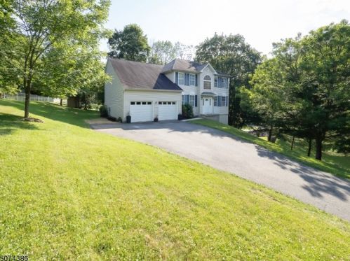 25 Ridge Ct, Milford, NJ 08848-1654