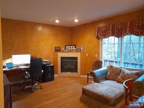 120 Stonegate Trl, Cresskill NJ 07626-2437 exterior