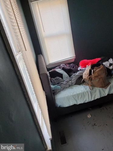 675 Broad St, West Deptford NJ 08096-1605 exterior