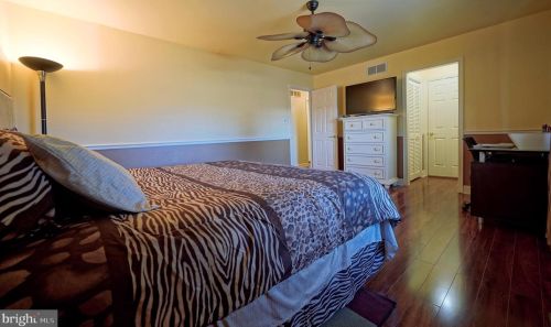 239 Hampshire Dr, West Deptford NJ 08096-4206 exterior