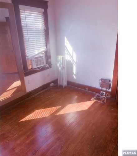 402 Dewitt Ave, Belleville NJ  07109-2741 exterior