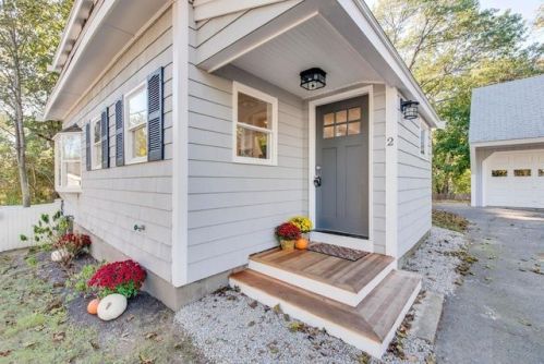 2 Winona Way, Hingham MA  02043-1137 exterior