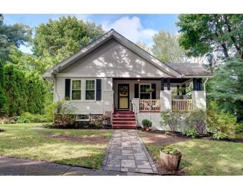 10 Neptune Rd, Worcester, MA 01605-3818