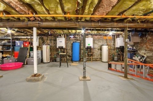 67 Catharine St, Worcester MA 01605-2708 exterior