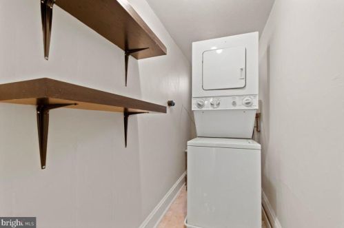 1009 Clinton St, Philadelphia PA  19107-6706 exterior