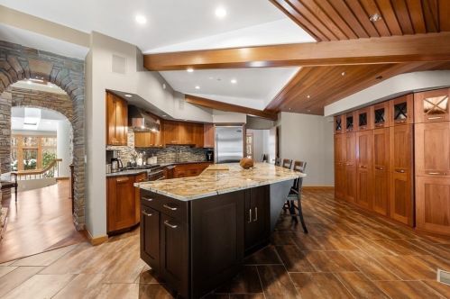 44 Sears Rd, Southborough MA 01772-1101 exterior