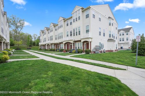 32 Jake Dr, Tinton Falls, NJ 07712-7534