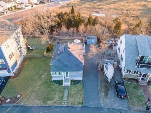 89 Post Island Rd, Quincy MA  02169-2643 exterior