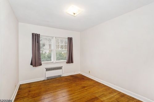 412 Greylock Pkwy, Belleville NJ 07109-2761 exterior