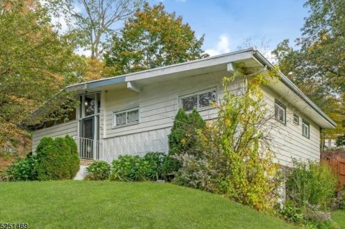 89 Mohawk Trl, Skyline Lakes, NJ 07456-2950