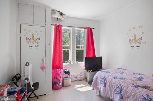 1943 Cooper St, West Deptford NJ 08096-3810 exterior