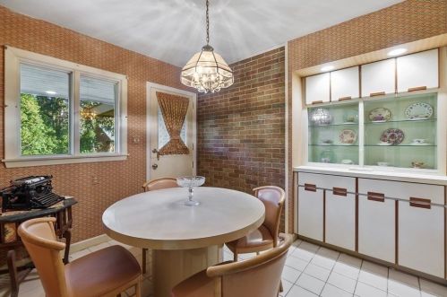 32 Brookshire Rd, Worcester MA 01609-1252 exterior