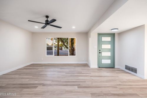 12033 28th Pl, Phoenix AZ  85028-1201 exterior