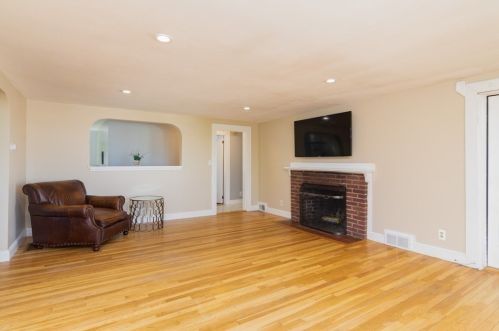 94 Great Hl Dr, Weymouth MA 02189 exterior