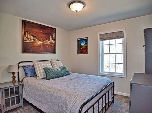 341 Courtney St, Fall River MA 02720-6726 exterior