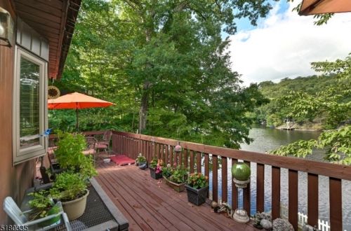 377 Skyline Lk Dr, Skyline Lakes NJ 07456-1953 exterior