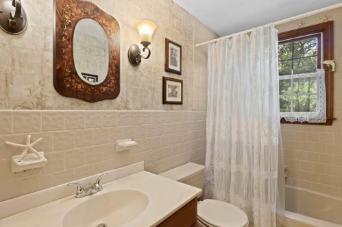 21 Mary Beth Ln, Harwich MA 02645-1326 exterior